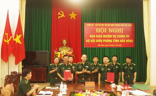 Bàn giao chức trách, nhiệm vụ Chính ủy Bộ đội Biên phòng tỉnh Đắk Nông